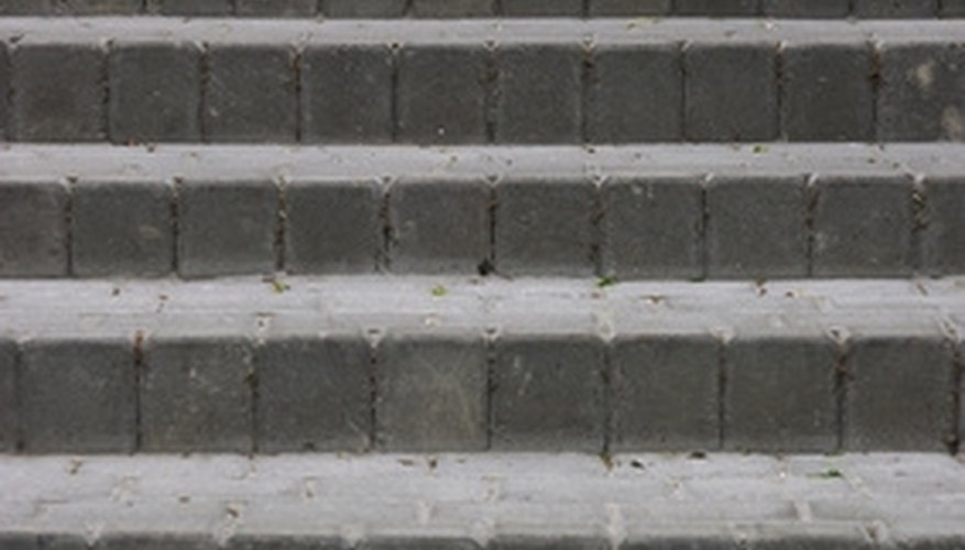Use brick pavers to construct sturdy stairs. Use brick pavers to construct sturdy stairs.