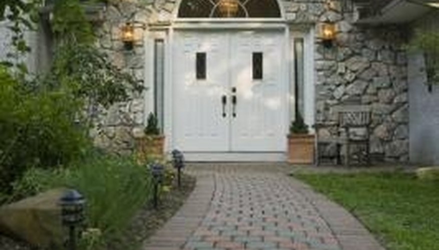 Build a strong foundation to prevent flagstones from shifting out of place. Build a strong foundation to prevent flagstones from shifting out of place.