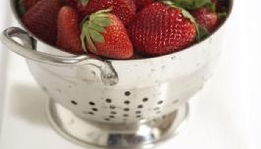 The wood strawberry looks similar to the domestic strawberry, but it is tasteless while still edible. The wood strawberry looks similar to the domestic strawberry, but it is tasteless while still edible.