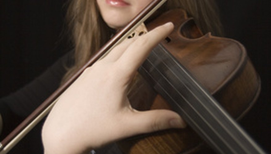 Photo Credit: violin player image by Dmitri MIkitenko from <a href='http://www.fotolia.com'>Fotolia.com</a> Find the bow size that works for you.