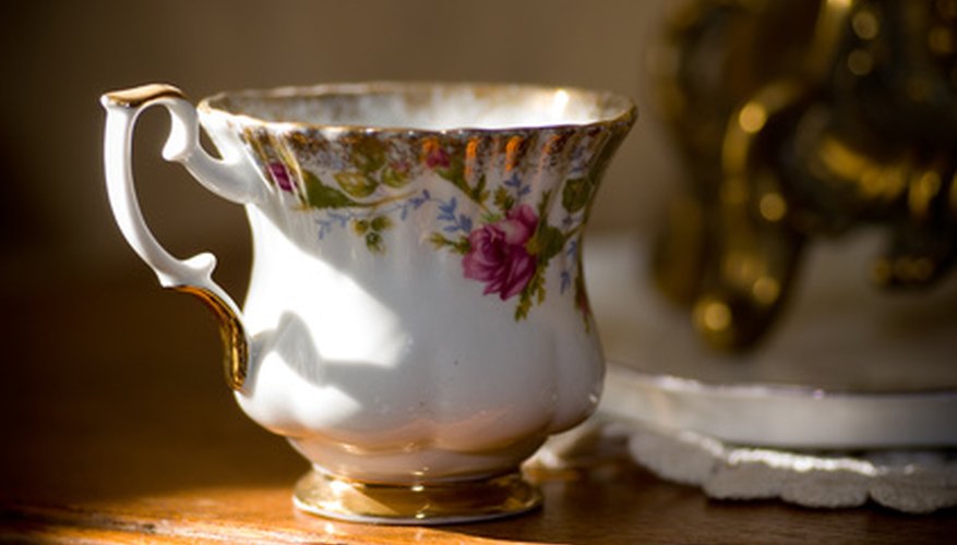 Primary clay, or kaolin, is used to form fine china dishware. Primary clay, or kaolin, is used to form fine china dishware.