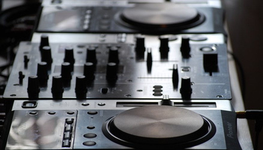 Various inputs and outputs connect your CDJs to the Serato interface. Various inputs and outputs connect your CDJs to the Serato interface.
