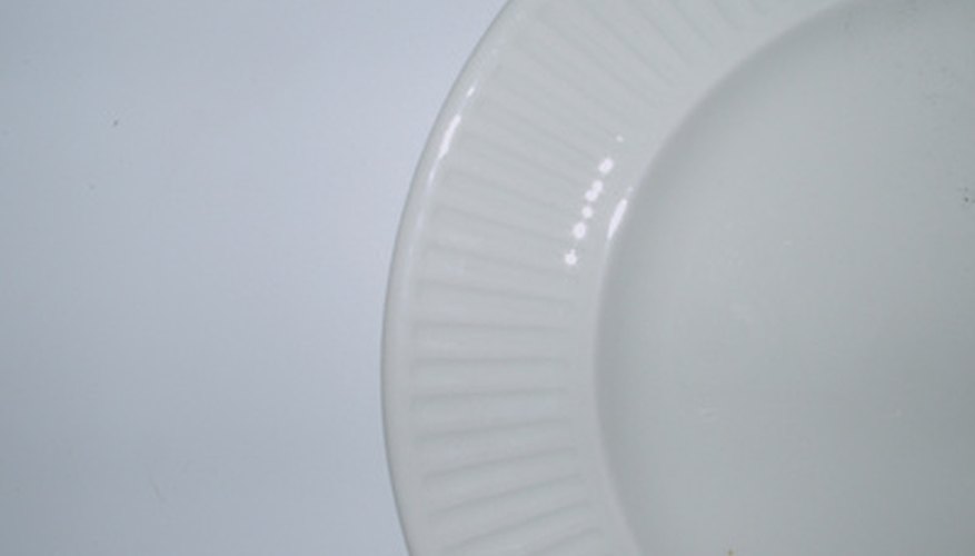 For decoration, ironstone dinnerware often has molded rims. For decoration, ironstone dinnerware often has molded rims.