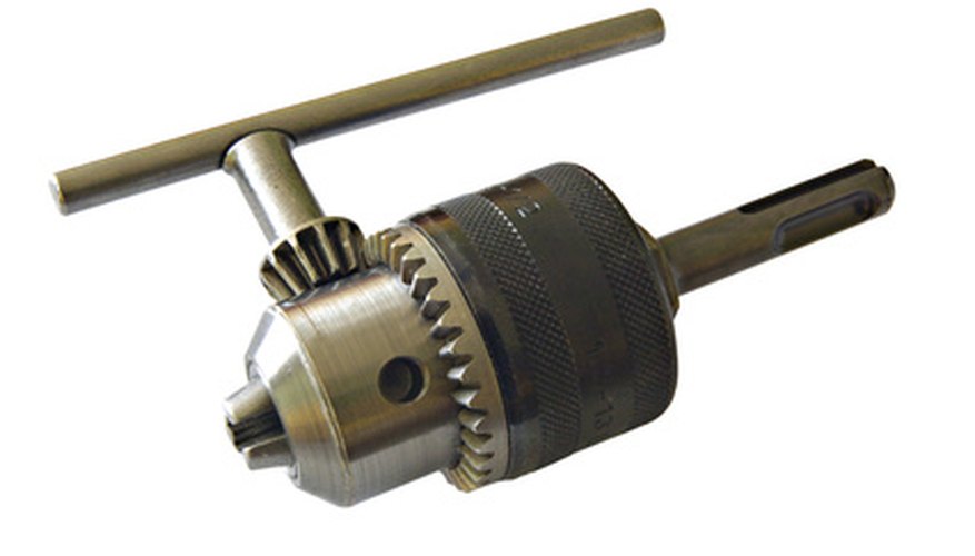A removed drill chuck with the chuck key inserted A removed drill chuck with the chuck key inserted