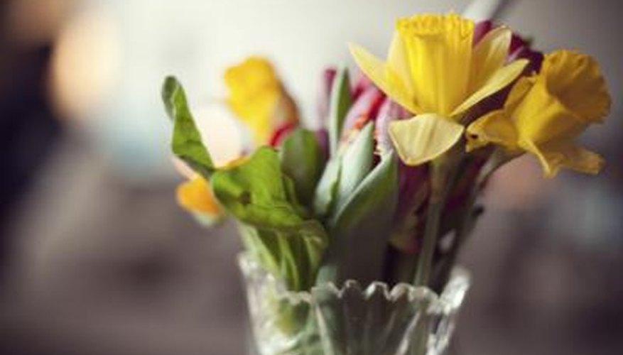 Discover tips for finding the value of your crystal vase. Discover tips for finding the value of your crystal vase.