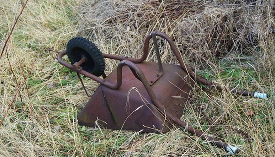 The wheelbarrow is an indispensable garden tool. The wheelbarrow is an indispensable garden tool.