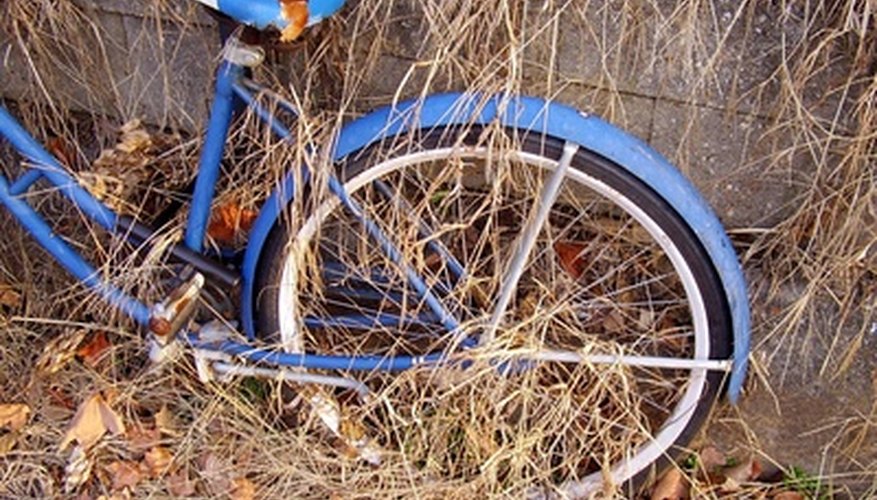 Vintage Schwinn bicycles aren't necessarily valuable, but many people collect them. Vintage Schwinn bicycles aren't necessarily valuable, but many people collect them.