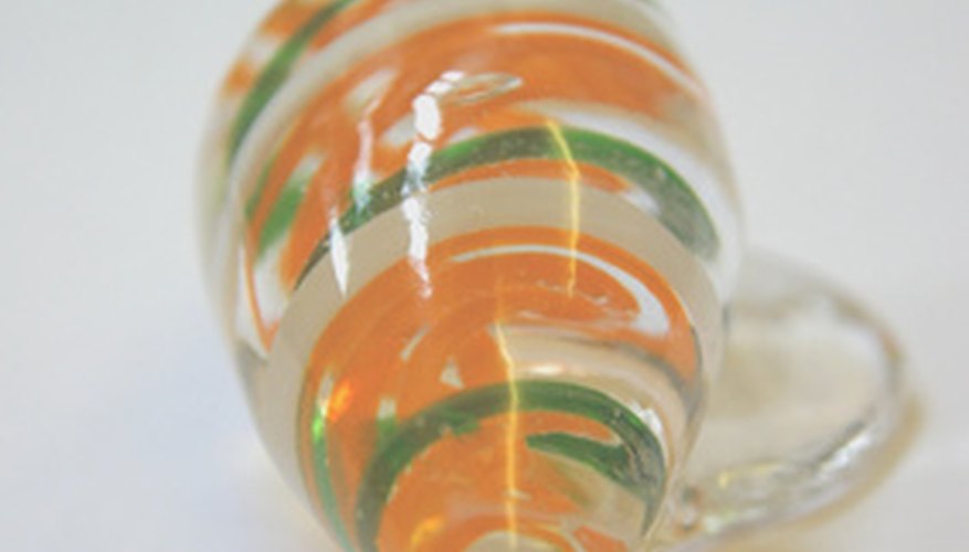 Learn the characteristics of modern as well as antique paperweights. Learn the characteristics of modern as well as antique paperweights.