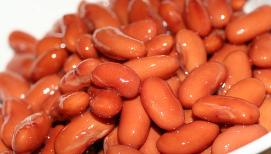 Red kidney beans are used in a variety of dishes, including chili. Red kidney beans are used in a variety of dishes, including chili.
