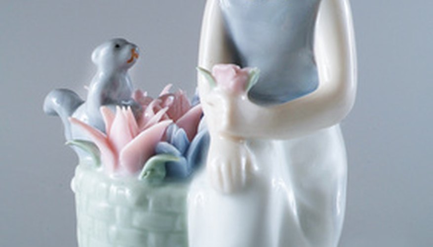 An appraiser is the most reliable way of identifying your figurine's marking. An appraiser is the most reliable way of identifying your figurine's marking.