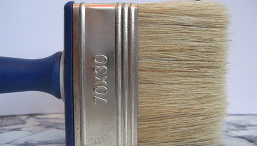 Use a natural bristle brush with alkyd paint. Use a natural bristle brush with alkyd paint.