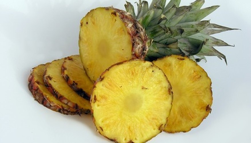 Grow pineapples at home from tops. Grow pineapples at home from tops.