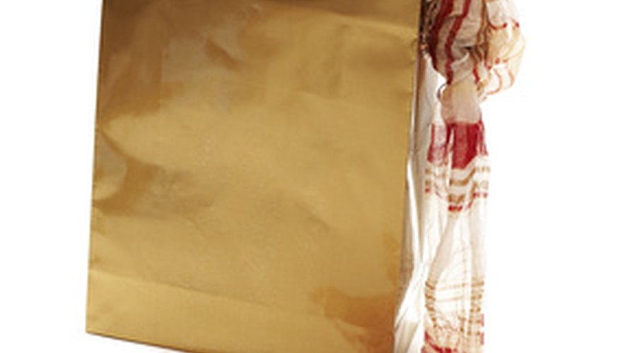 Any type of paper sack will do for drying jasmine blossoms. Any type of paper sack will do for drying jasmine blossoms.