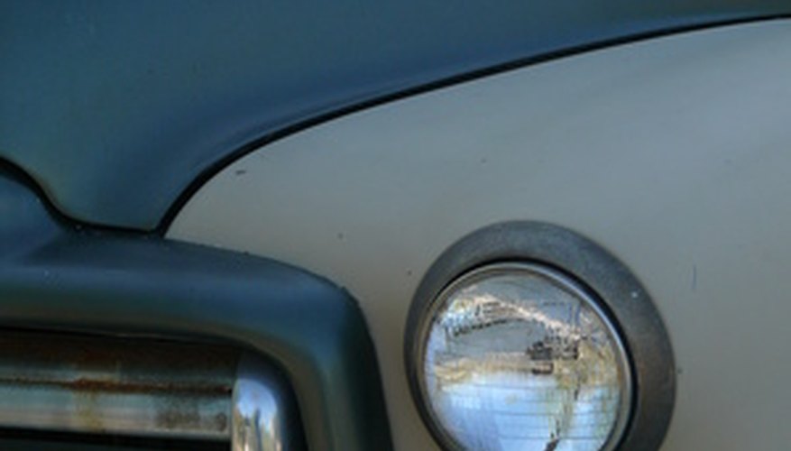 Check out the grille and tailgate for your first clues when identifying an old truck. Check out the grille and tailgate for your first clues when identifying an old truck.