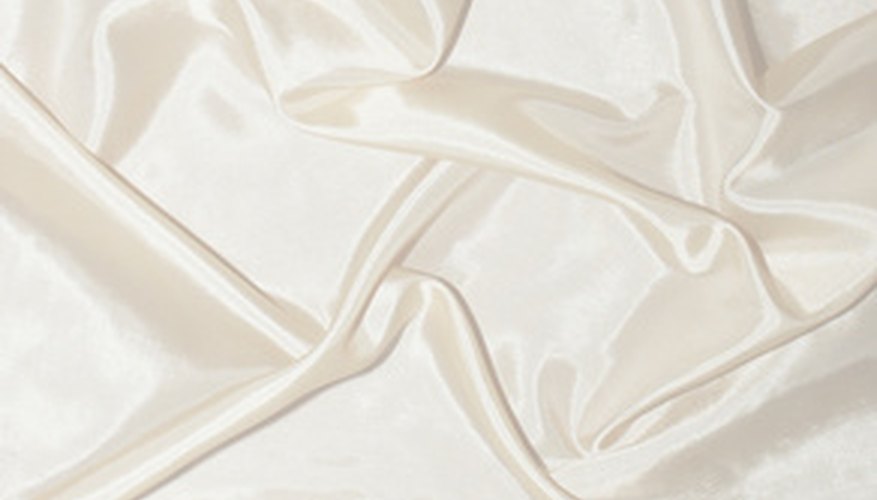 Determine the presence of spider mites by shaking them onto light fabric. Determine the presence of spider mites by shaking them onto light fabric.