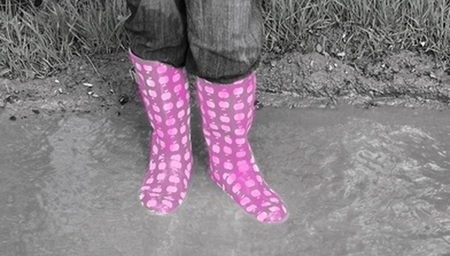 Wear your rubber boots when looking for willows. Wear your rubber boots when looking for willows.