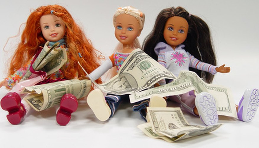 Make a variety of shoes for your dolls. Make a variety of shoes for your dolls.