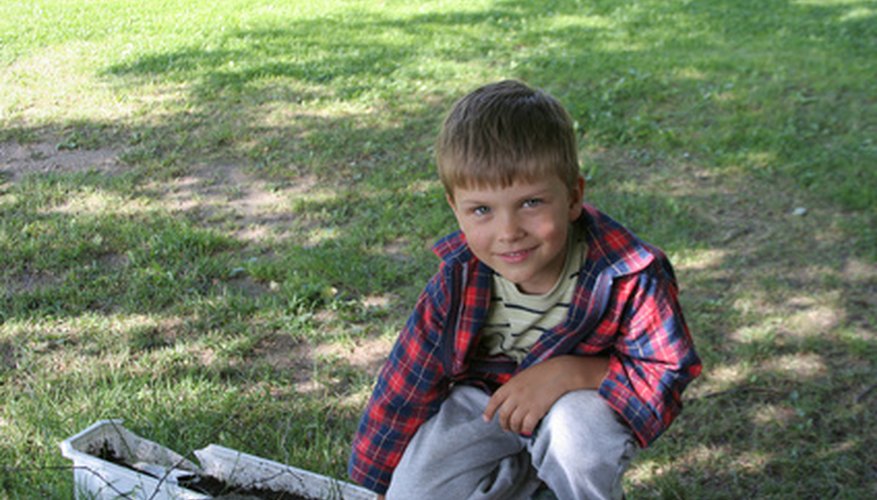 The Eddie Bauer Deluxe Highback Booster can be used on children from 40 to 100 pounds. The Eddie Bauer Deluxe Highback Booster can be used on children from 40 to 100 pounds.
