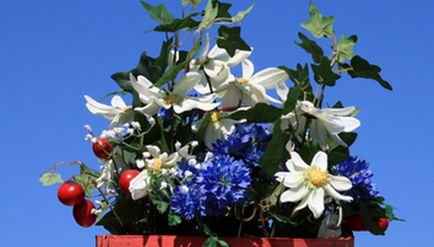 Oval floral arrangements differ only slightly from dome arrangements. Oval floral arrangements differ only slightly from dome arrangements.