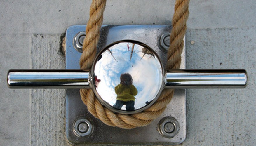 Secure the cord to the cleat. Secure the cord to the cleat.