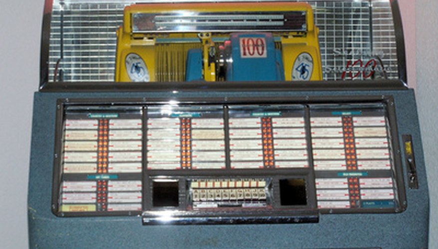 Seeberg jukeboxes held about 100 45s. Seeberg jukeboxes held about 100 45s.