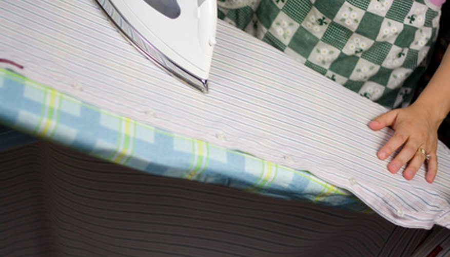 Adjust the height of an ironing board to make ironing comfortable. Adjust the height of an ironing board to make ironing comfortable.