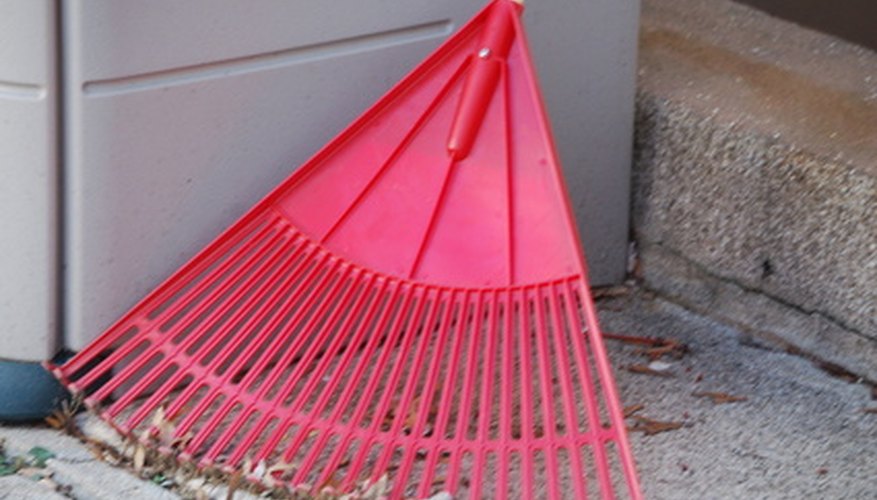 Lightweight leaf rake Lightweight leaf rake