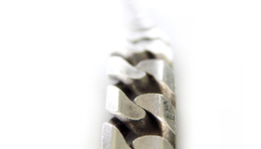Photo Credit: silver chain image by Yulaki Khvenchuk from <a href='http://www.fotolia.com'>Fotolia.com</a> Electroplating uniformly coats complex objects.