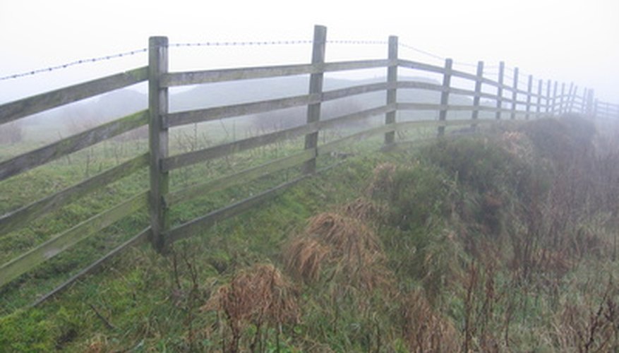 Fence posts must be level to provide a clean appearance. Fence posts must be level to provide a clean appearance.