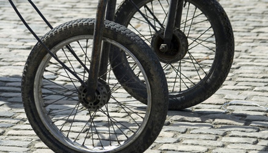 Be sure the wheels are secure for safety. Be sure the wheels are secure for safety.
