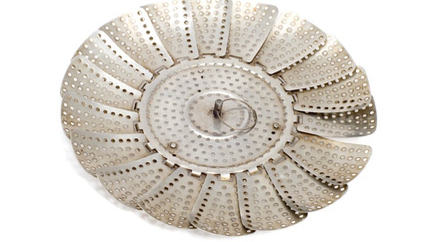 Use a steamer basket to steam the mushrooms. Use a steamer basket to steam the mushrooms.