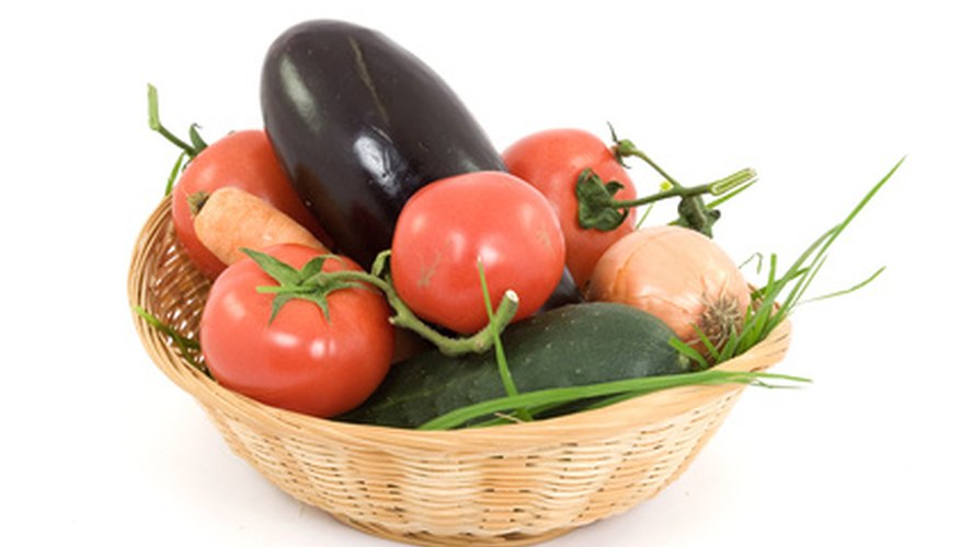 If you have no yard to plant an outdoor garden, you can still grow your own fresh vegetables in a hydroponic garden. If you have no yard to plant an outdoor garden, you can still grow your own fresh vegetables in a hydroponic garden.