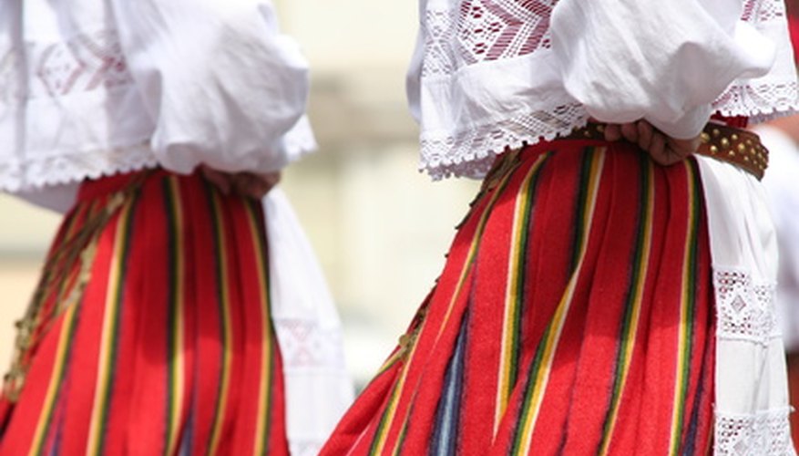 Bright, flowing clothing is often worn when dancing the traditional La Raspa. Bright, flowing clothing is often worn when dancing the traditional La Raspa.