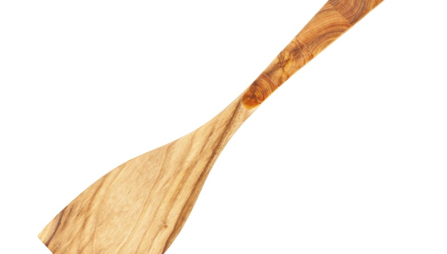 Use a wooden spatula to smooth your vinyl. Use a wooden spatula to smooth your vinyl.