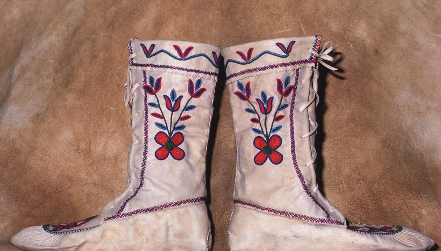Kids can make paper moccasins that emulate the original Apache Indian version. Kids can make paper moccasins that emulate the original Apache Indian version.