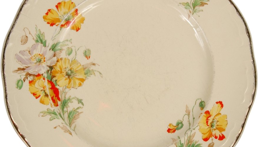 Appraisers use porcelain marks to identify the age and origin of vintage pieces. Appraisers use porcelain marks to identify the age and origin of vintage pieces.