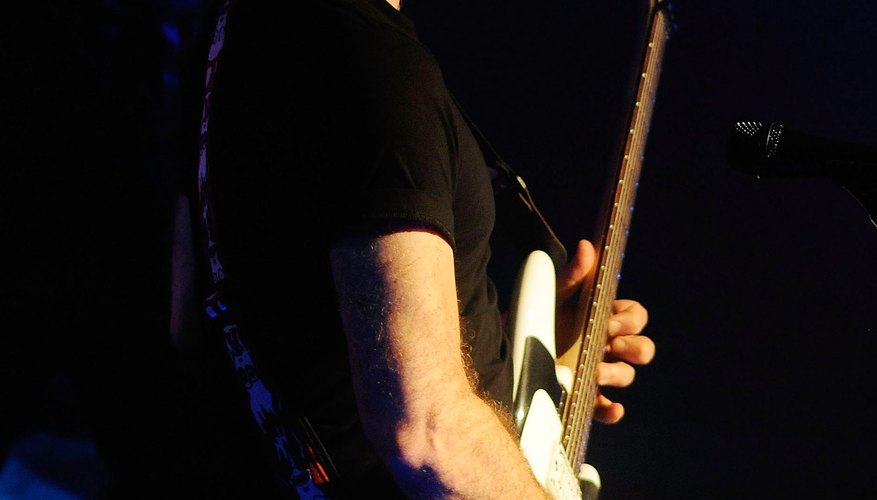Joe Satriani using the Floyd Rose tremolo system. Joe Satriani using the Floyd Rose tremolo system.