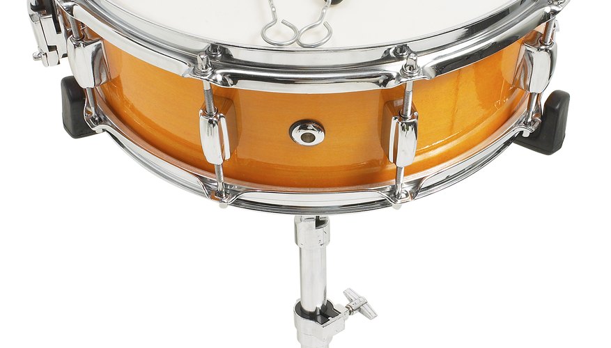 Drum brushes can have long or short handles. Drum brushes can have long or short handles.
