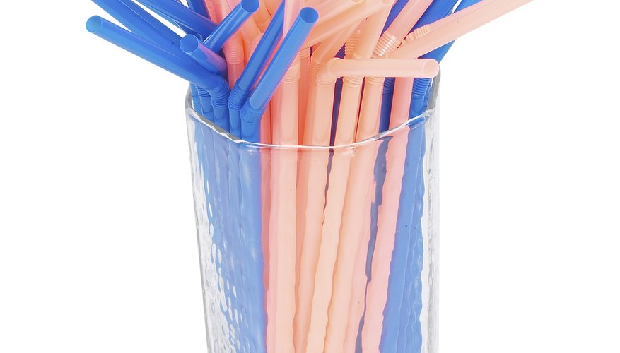 Straws can be used to make seasonal decorative wreaths and door decorations. Straws can be used to make seasonal decorative wreaths and door decorations.