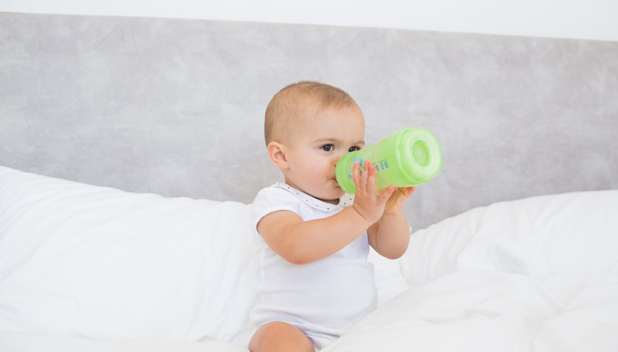 Some mothers alternate between breast milk and formula. Some mothers alternate between breast milk and formula.