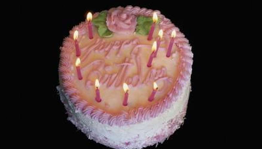 Use several slices of origami cake to turn it into a full cake. Use several slices of origami cake to turn it into a full cake.