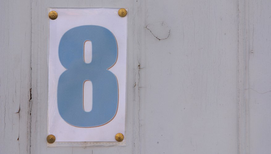 Photo Credit: Hemera Technologies/AbleStock.com/Getty Images Eight is a complex closed curve because the segments of this curve cross in the center.