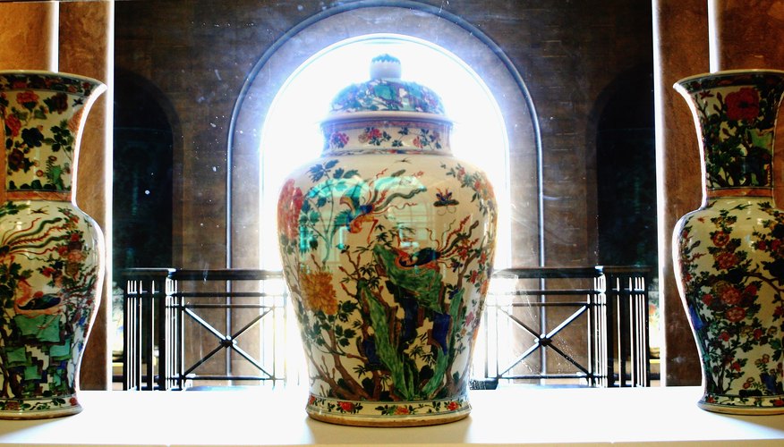 Ming vases are displayed at the Fitzwilliam Museum, University of Cambridge, England, in 2007. Ming vases are displayed at the Fitzwilliam Museum, University of Cambridge, England, in 2007.