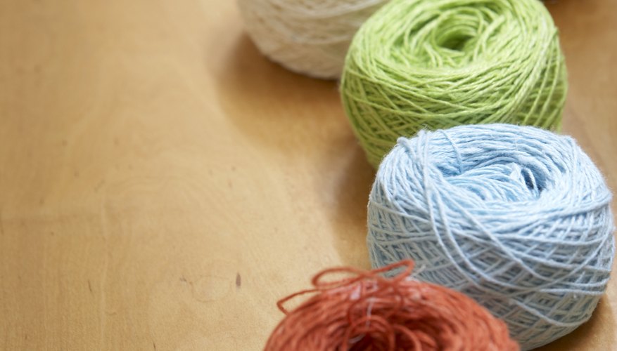 Use more than one yarn color with a Knifty Knitter. Use more than one yarn color with a Knifty Knitter.