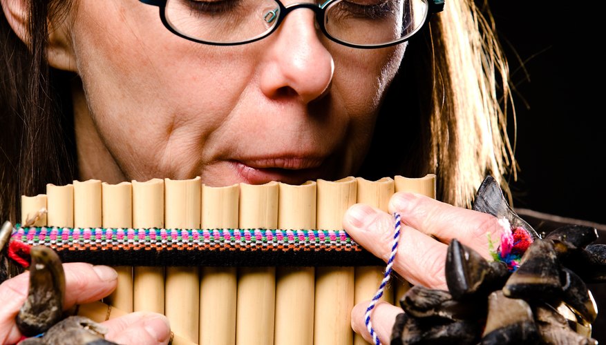 Produce notes on the pan flute by blowing over the top of the opening. Produce notes on the pan flute by blowing over the top of the opening.
