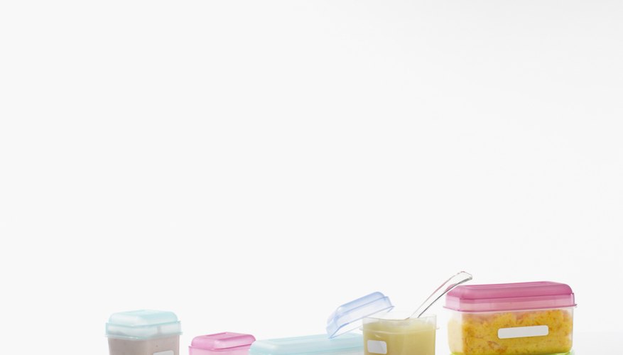 Only certain plastic containers are made to withstand a microwave oven or the heat and pressure of an autoclave. Only certain plastic containers are made to withstand a microwave oven or the heat and pressure of an autoclave.