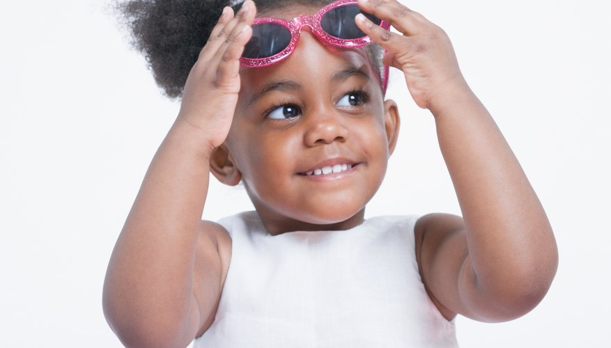 Choose a fun and cute theme for your budding fashionista's show. Choose a fun and cute theme for your budding fashionista's show.