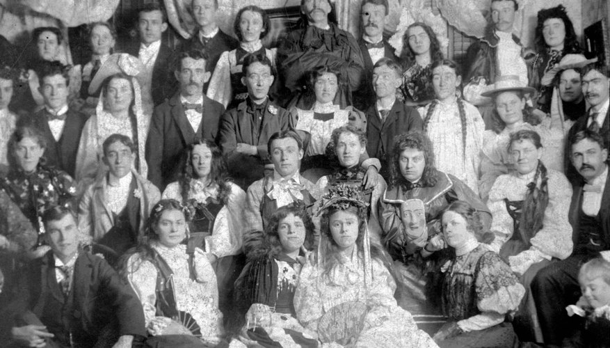 In the early 19th century, the playbill listed the cast. In the early 19th century, the playbill listed the cast.