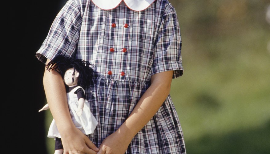 Smock gingham using basic sewing supplies. Smock gingham using basic sewing supplies.