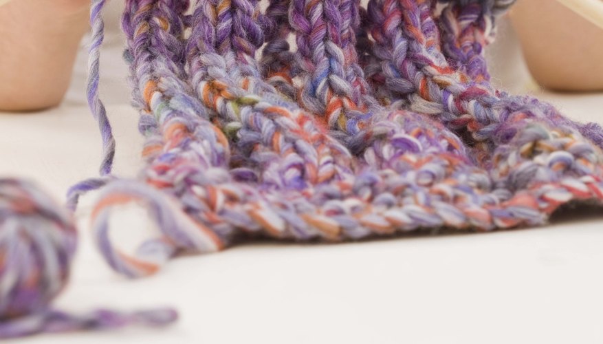 Quickly knit a cowl with chunky yarn and large knitting needles. Quickly knit a cowl with chunky yarn and large knitting needles.